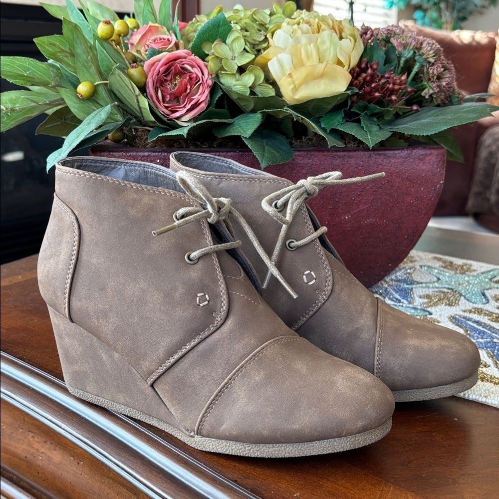 Brand New Natural Reflections Brown Vegan Leather Lace Up Wedge Ankle Boots - Picture 14 of 14